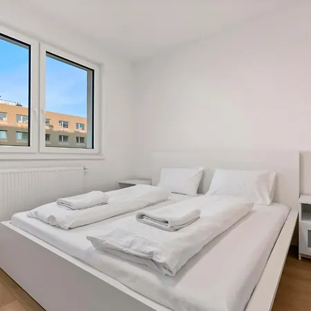 Airport With Own Parking Apartment Pressburg